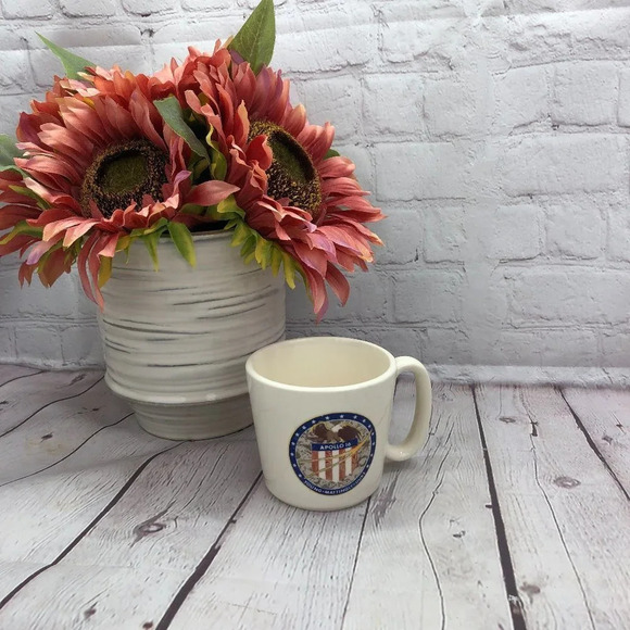 vintage NASA apollo 16 Mug Young mattingly duke - Picture 1 of 4